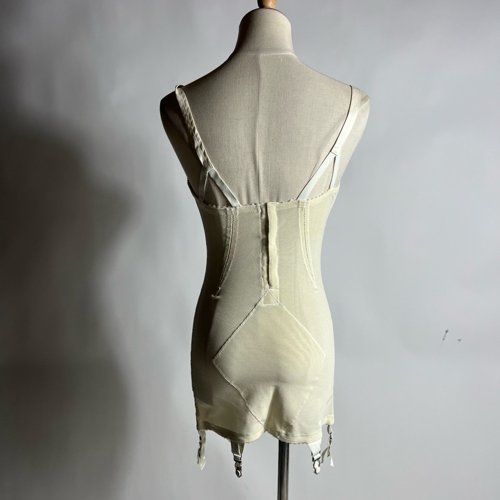VINTAGE 60s/70s SnoFlake by Bali Girdle Bra with Garters Ivory Womens 37C - Picture 10 of 10